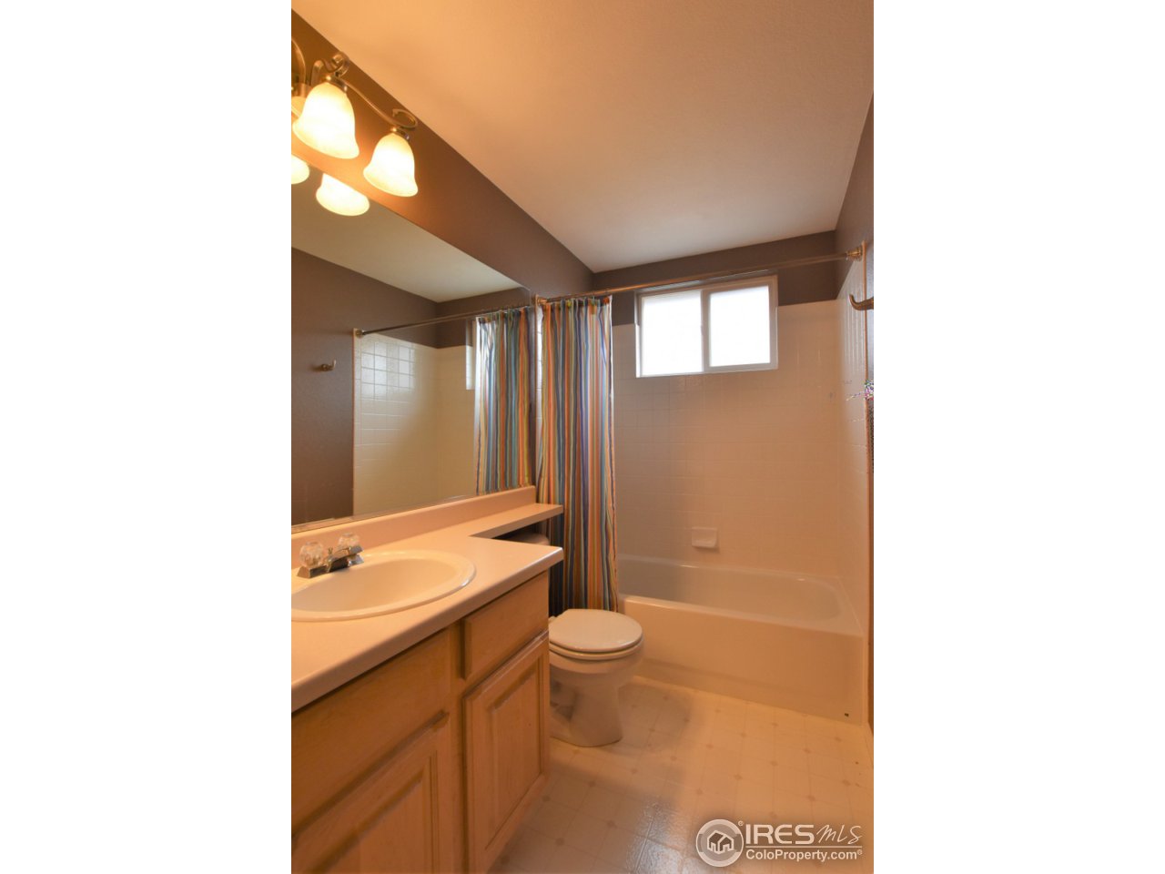 7050 Avondale Road Fort Collins, CO 80525 - Photo 19 of 33 Upstairs Bathroom