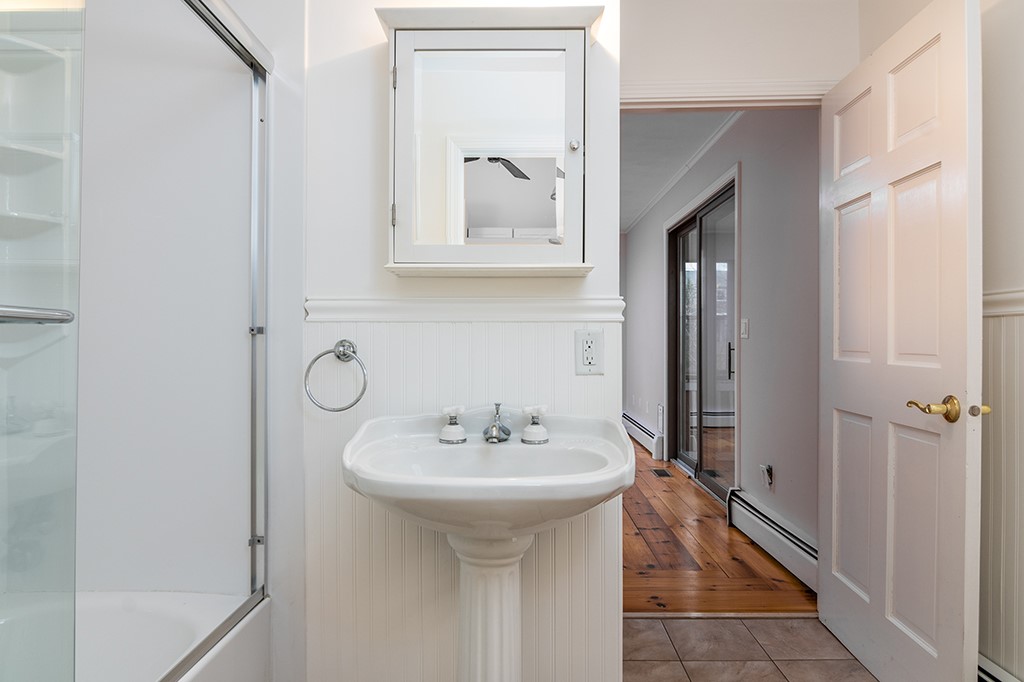 44 Overhill Road Warren, RI 02885 - Photo 9 of 30 Full bathroom first floor