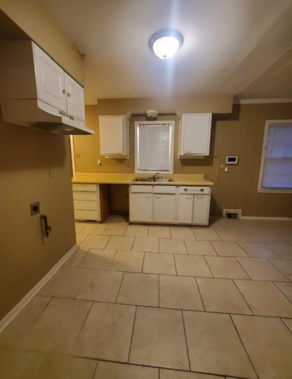 1624 Whitney Avenue Memphis, TN 38127 - Photo 5 of 9 a room with a washing machine and cabinets