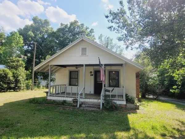 $1,175 | 526 North Adams Street, Quincy, FL 32351