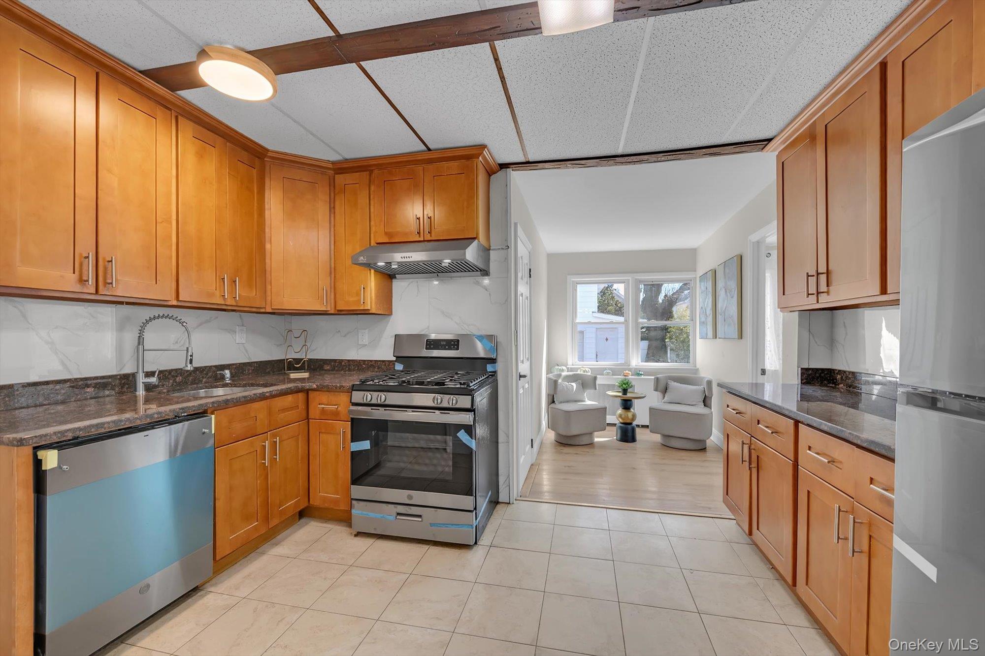 31 Walters Avenue Syosset, NY 11791 - Photo 8 of 26
