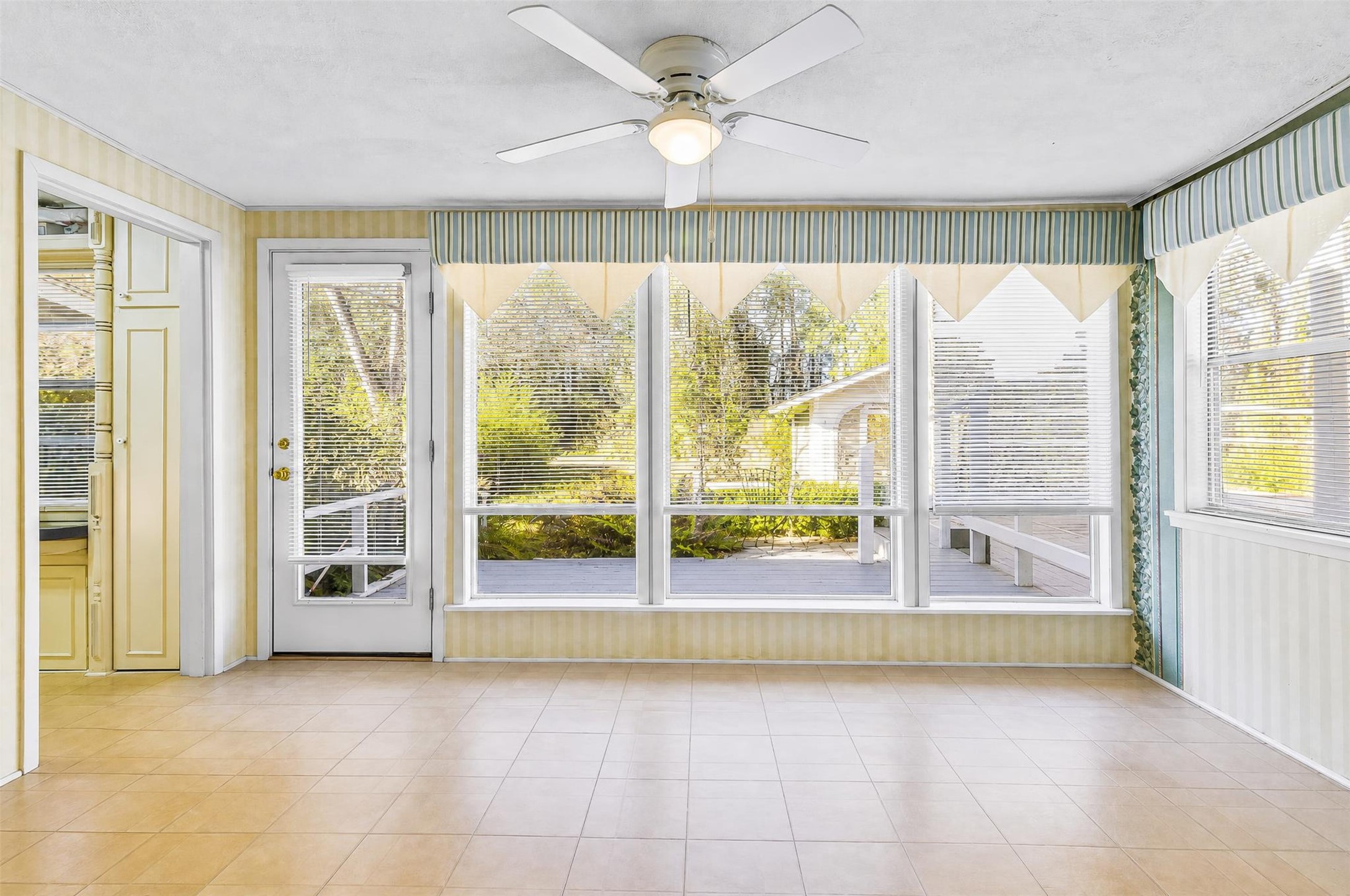 433 West Laurelia Road Corrigan, TX 75939 - Photo 13 of 34 Sun room that leads out to the back patio