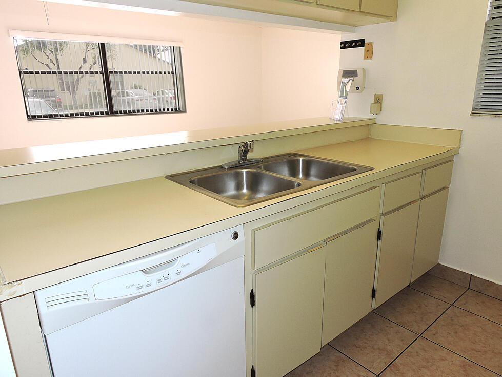 504 Springdale Circle Palm Springs, FL 33461 - Photo 14 of 41 DSCN9689