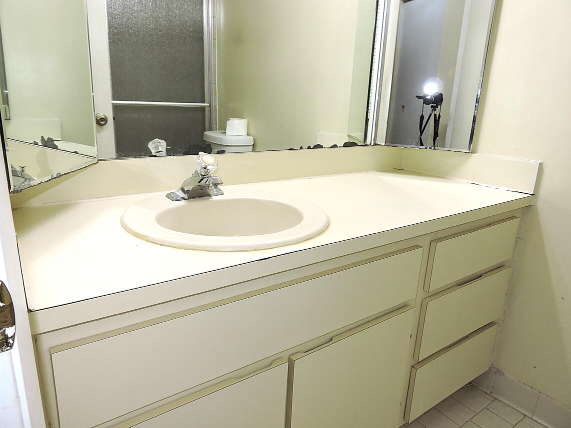 504 Springdale Circle Palm Springs, FL 33461 - Photo 24 of 41 DSCN9390