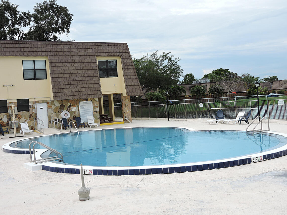 504 Springdale Circle Palm Springs, FL 33461 - Photo 34 of 41 DSCN9430