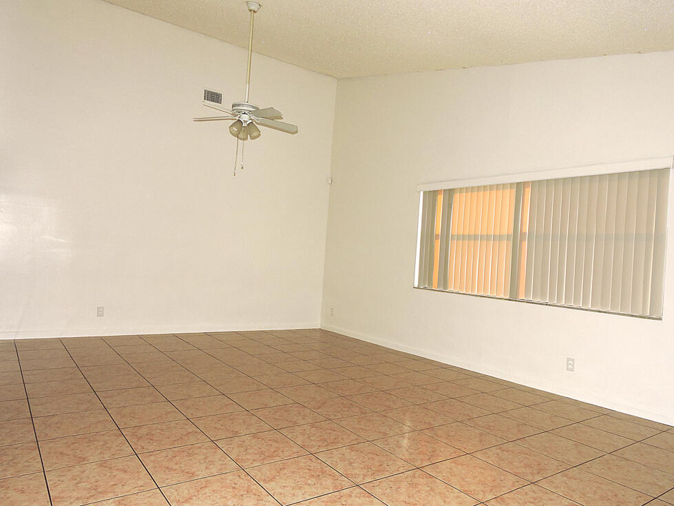 504 Springdale Circle Palm Springs, FL 33461 - Photo 4 of 41 DSCN9660