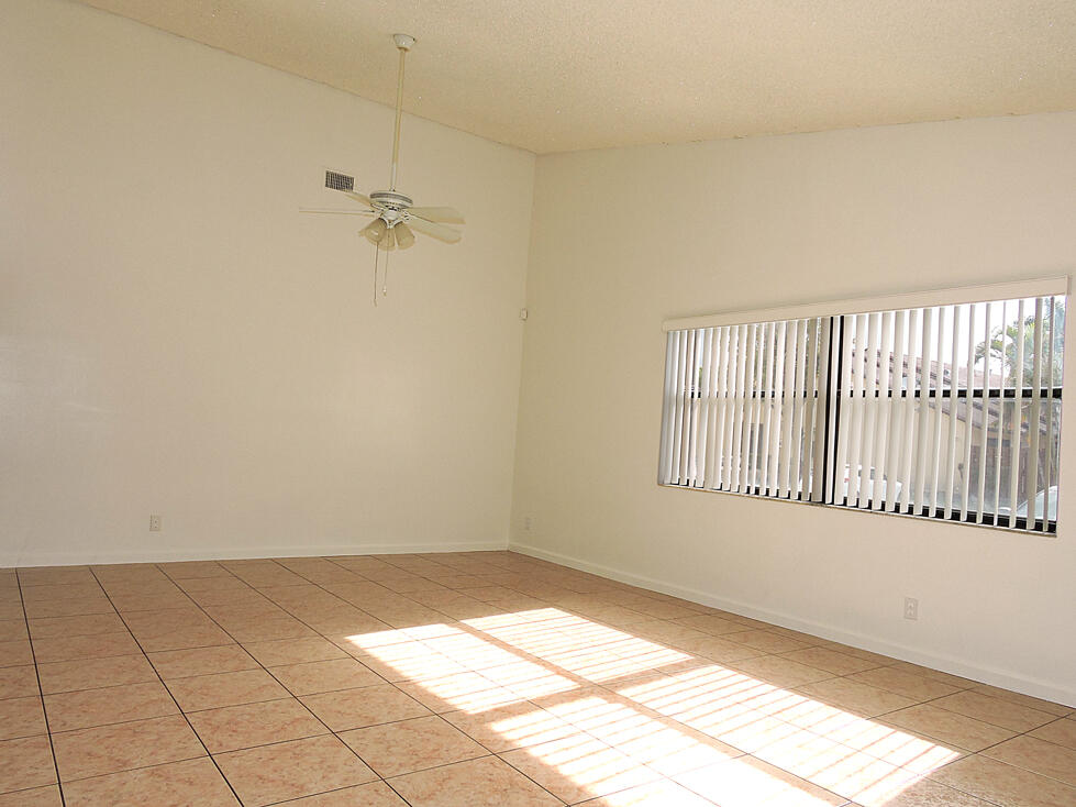 504 Springdale Circle Palm Springs, FL 33461 - Photo 5 of 41 DSCN9659