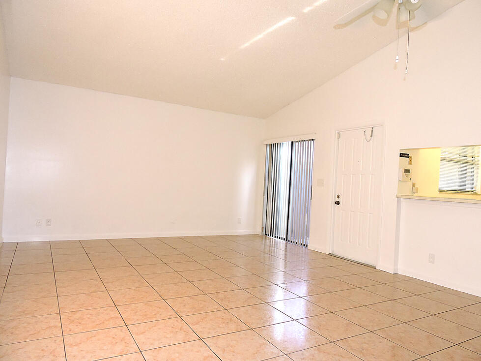 504 Springdale Circle Palm Springs, FL 33461 - Photo 7 of 41 DSCN9666