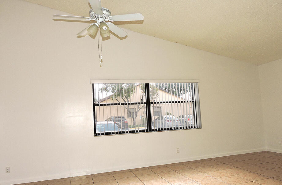 504 Springdale Circle Palm Springs, FL 33461 - Photo 8 of 41 DSCN9678
