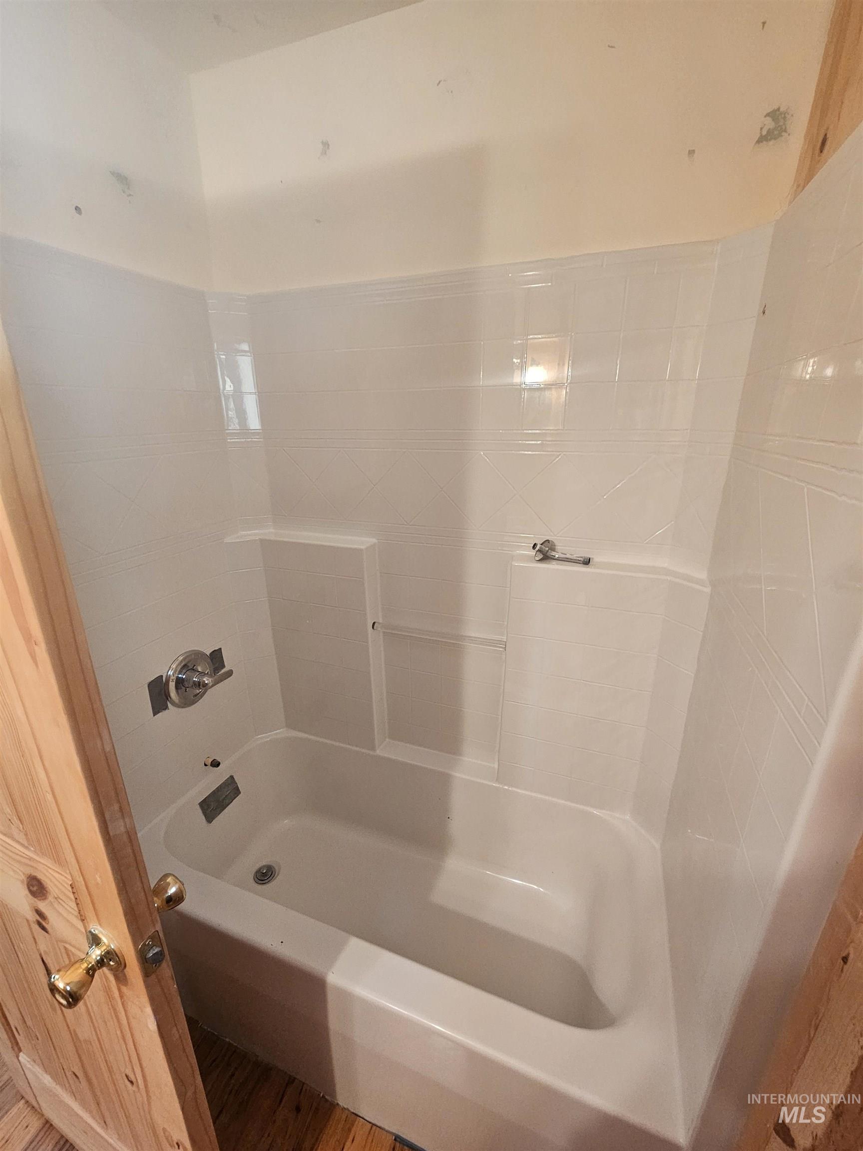 1510 Crown Point Parkway Cascade, ID 83611 - Photo 17 of 19 Full bathroom with shower / tub combination and wood finished floors
