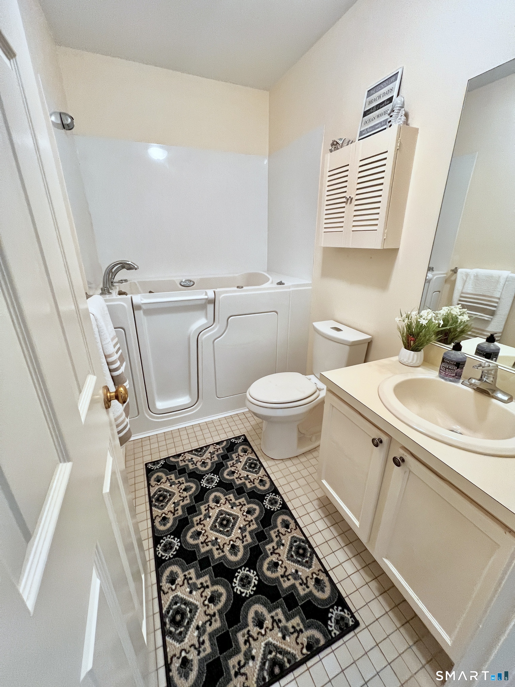 35 Nutmeg Road, Unit D1 Middlebury, CT 06762 - Photo 9 of 19