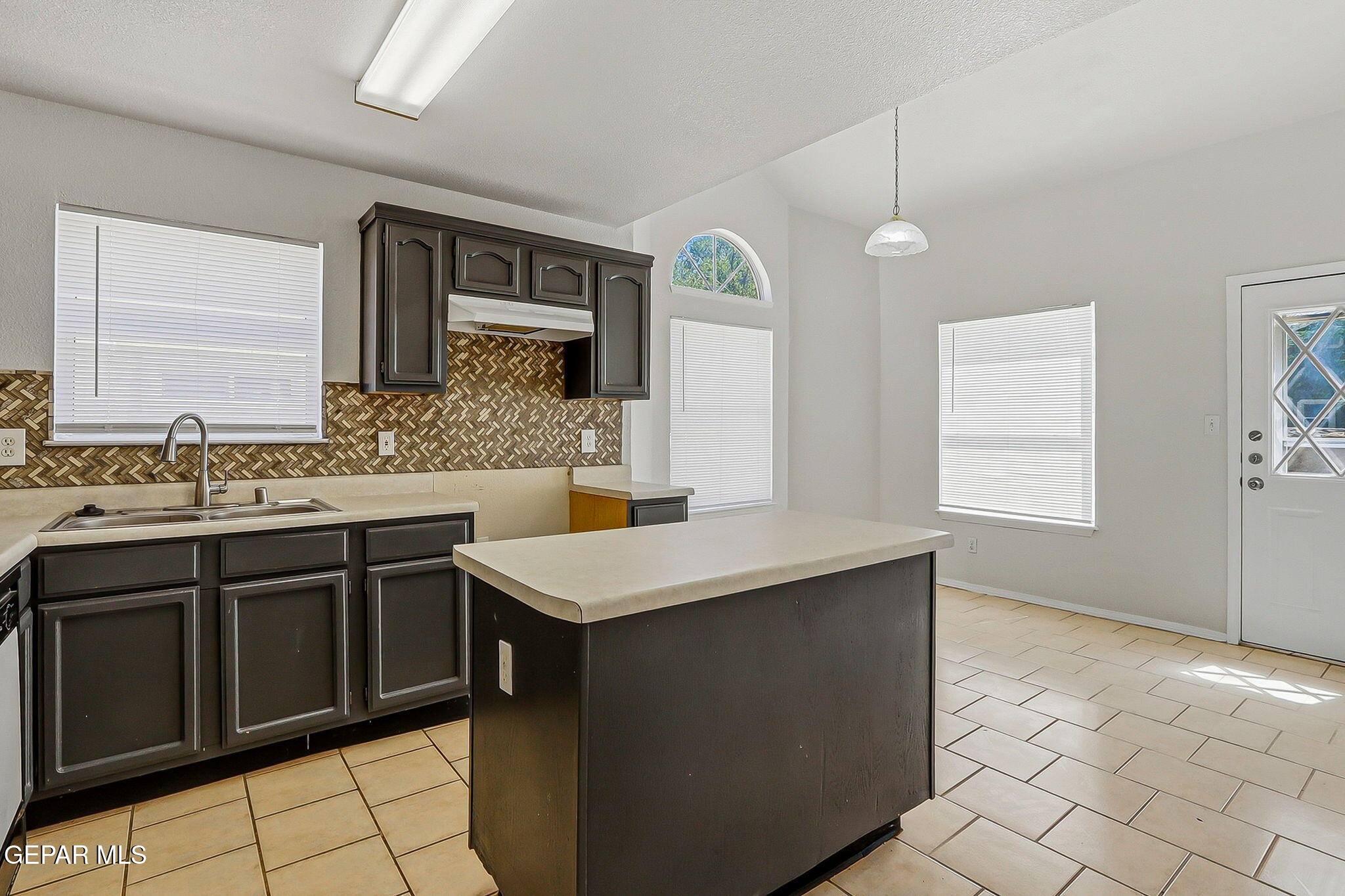 12348 Tierra Madre Road El Paso, TX 79938 - Photo 11 of 32 29-web-or-mls-IMG_8169