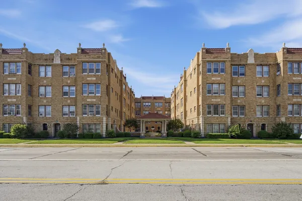 $64,900 | 1622 18th Avenue, Unit 24, Rock Island, IL 61201