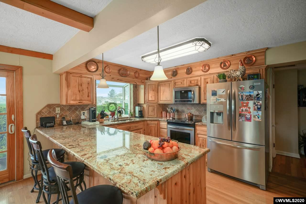 944 Howell Prairie Road Northeast Salem, OR 97317 - Photo 10 of 42 Gallery Image 10