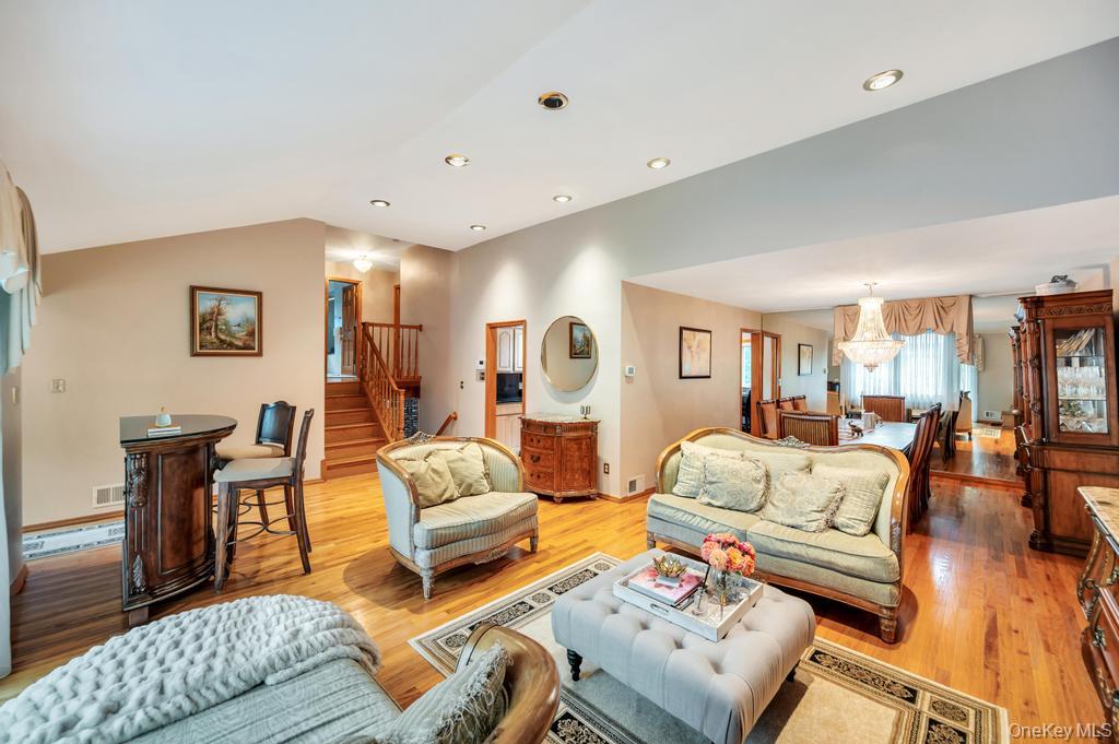 372 Hungry Harbor Road Valley Stream, NY 11581 - Photo 4 of 25