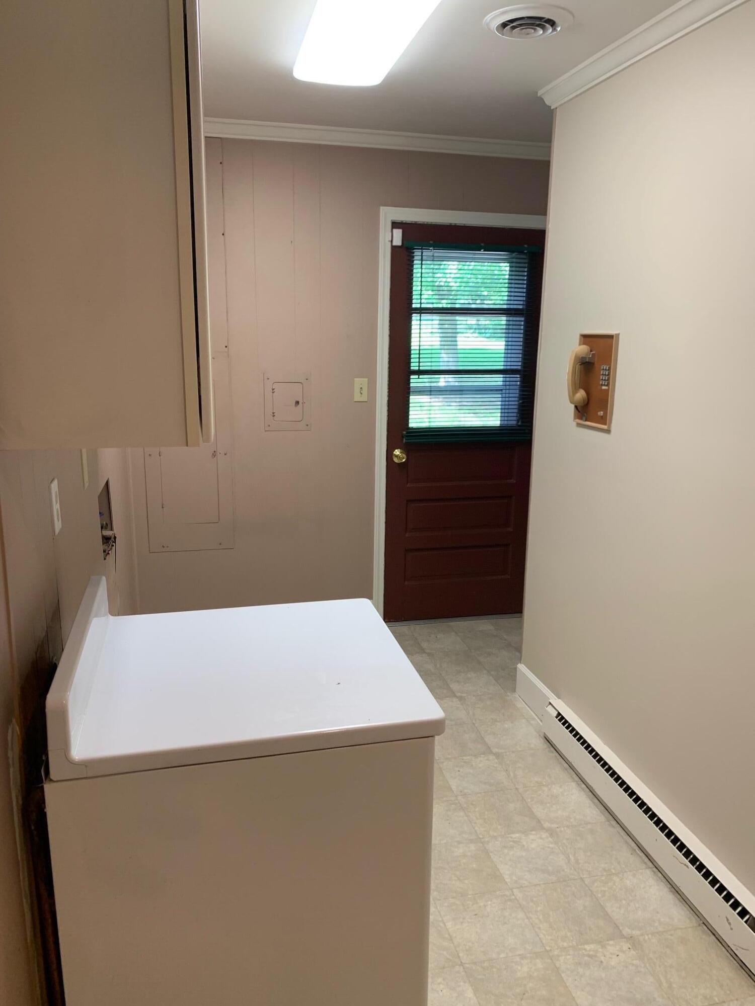 795 Waterworks Road Danville, KY 40422 - Photo 14 of 33 795 Waterworks laundry room