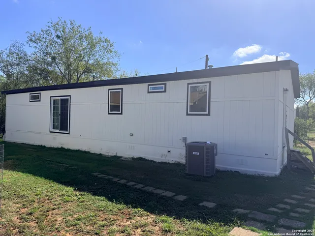 a view of back yard of the house