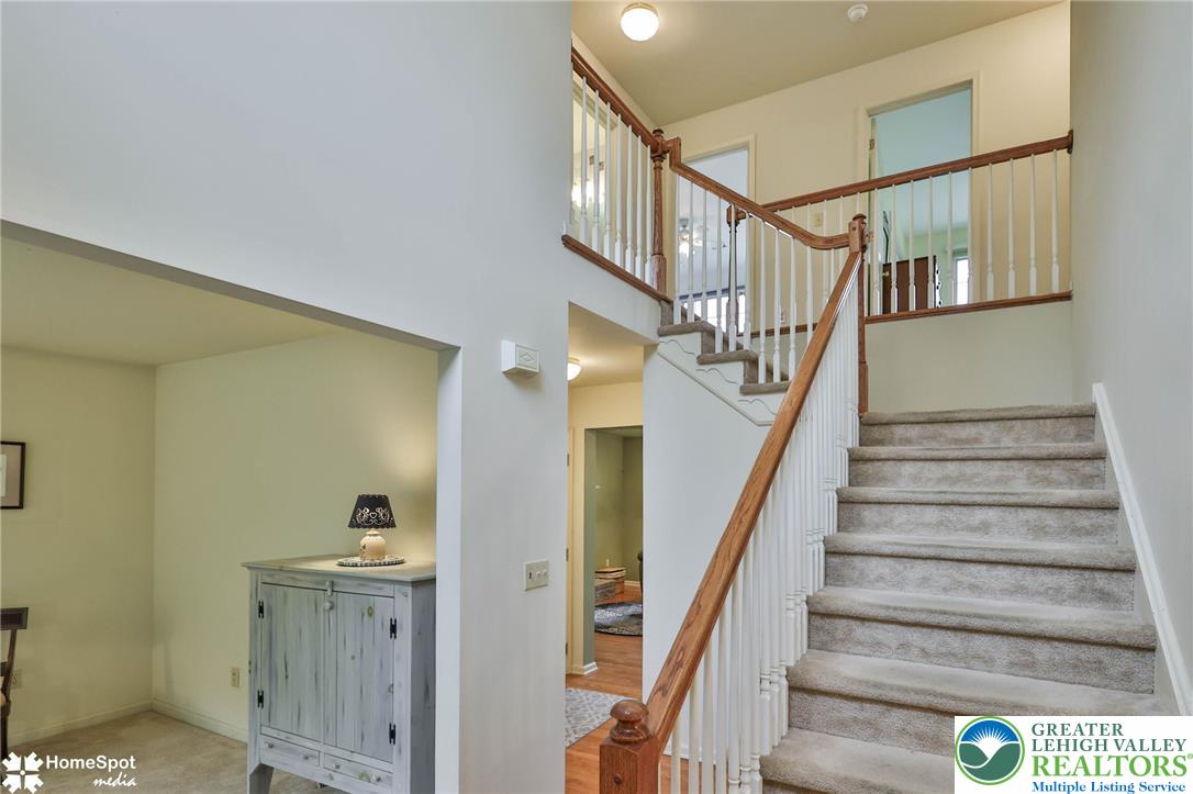 4070 Ross Road Bethlehem, PA 18020 - Photo 6 of 59