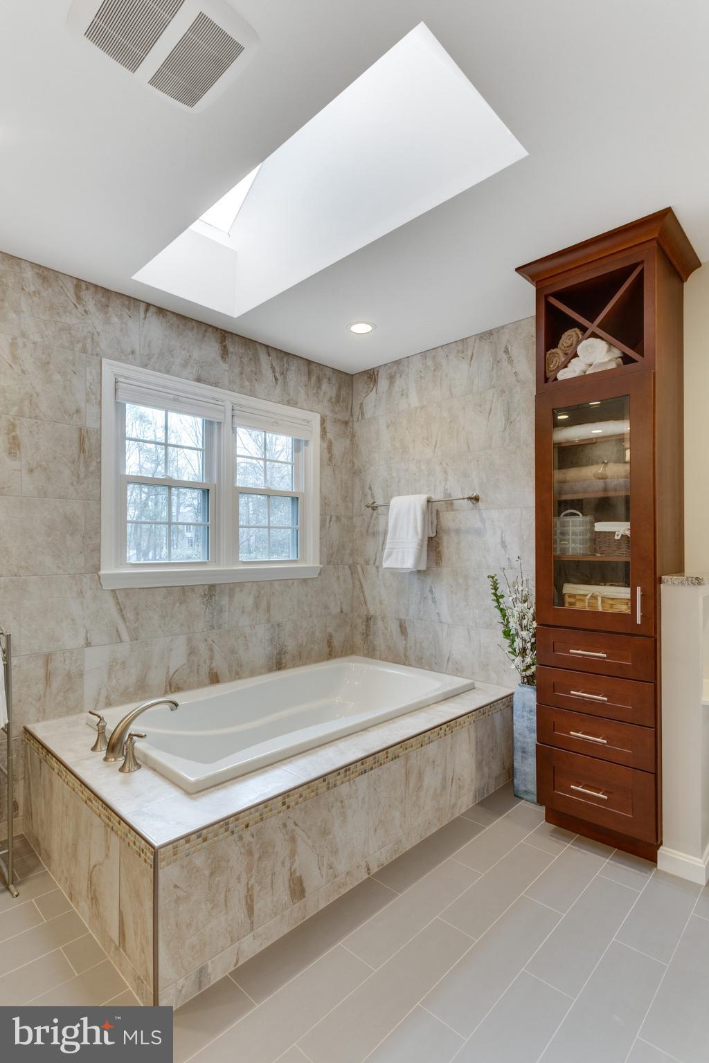1509 Elk Point Drive Reston, VA 20194 - Photo 18 of 30 Bath (Master)