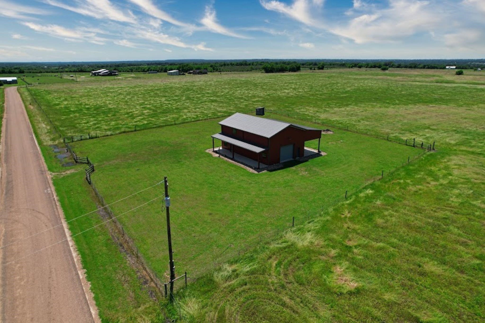 Expansive rural retreat with vast green fields, a cozy home, and open skies. Ideal for privacy and tranquility.