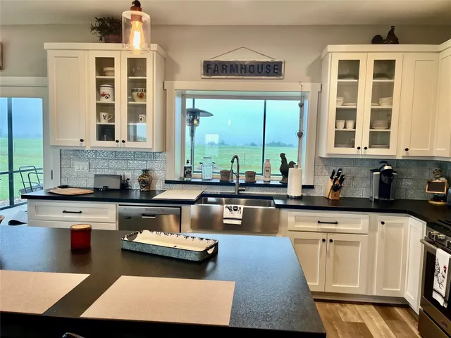 $655,000 | 6515 Prihoda Road, Fayetteville, TX 78940