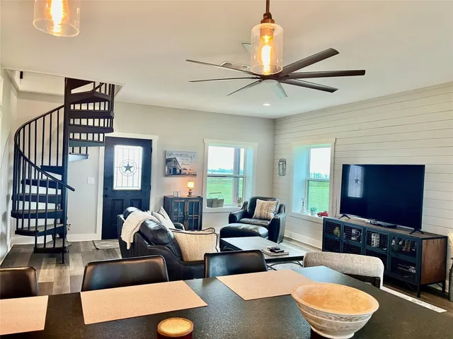 $655,000 | 6515 Prihoda Road, Fayetteville, TX 78940