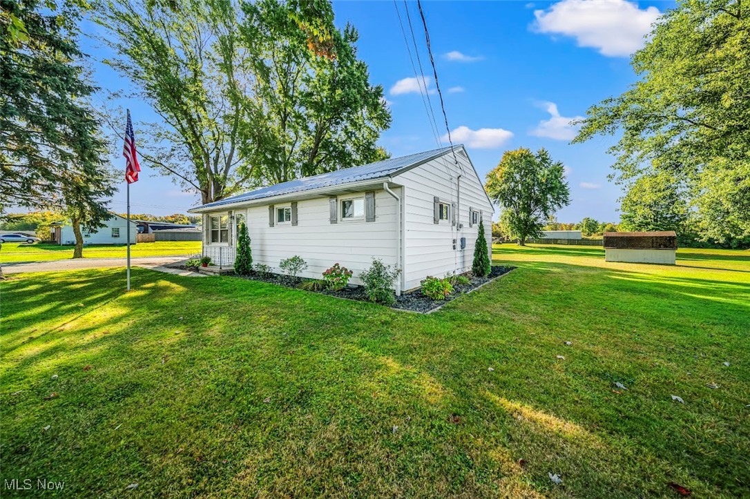 922 Garrison Road Ashtabula, OH 44004 - Photo 2 of 33