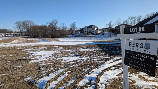 $234,900 | N51W18825 Quietwood Drive, Unit LT8, Menomonee Falls, WI 53051