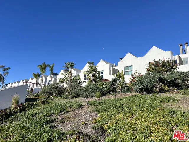 $850,000 | 28711 Pacific Coast Highway, Unit 10, Malibu, CA 90265