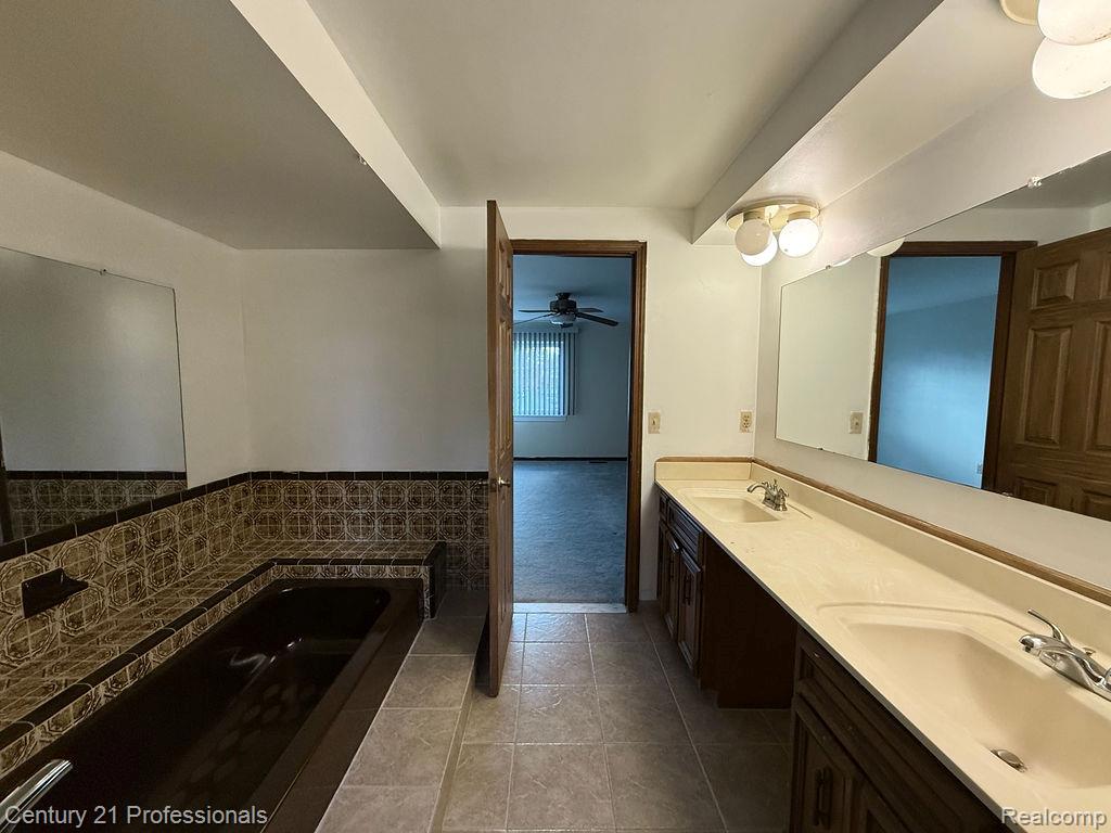100 Longford Drive Rochester Hills, MI 48309 - Photo 23 of 47