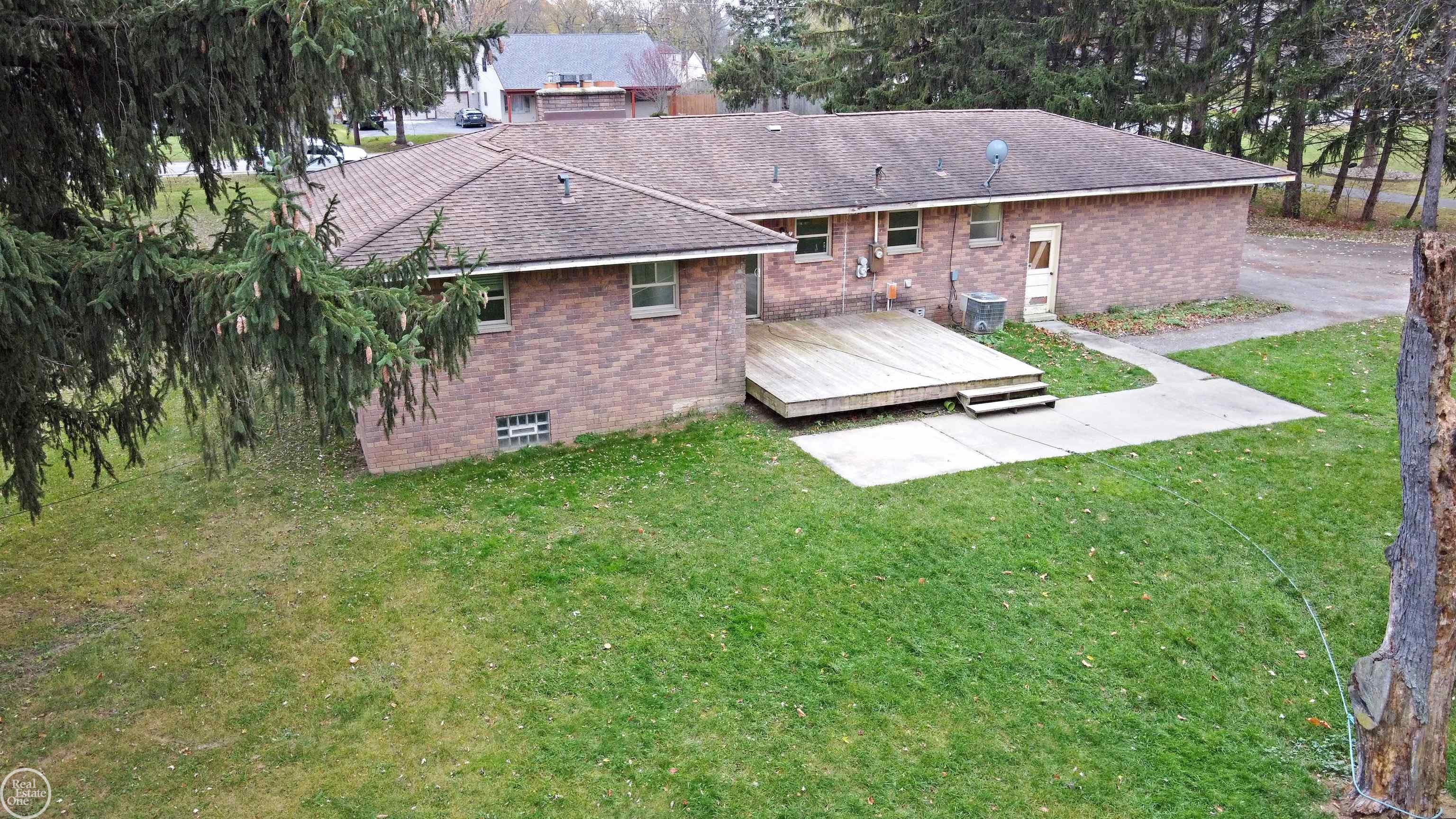 4736 Pelton Road Clarkston, MI 48346 - Photo 50 of 63 50127389-50.JPG