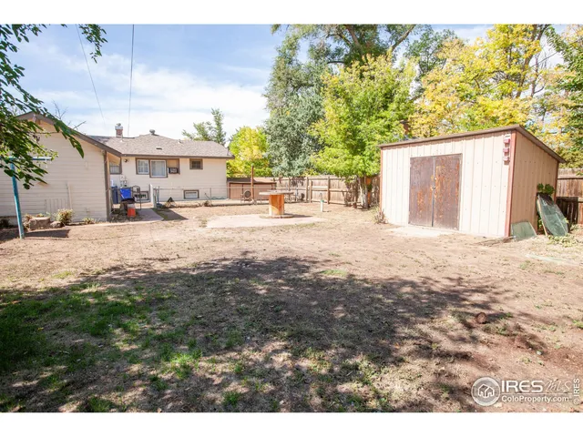 a view of a house with a yard and garage