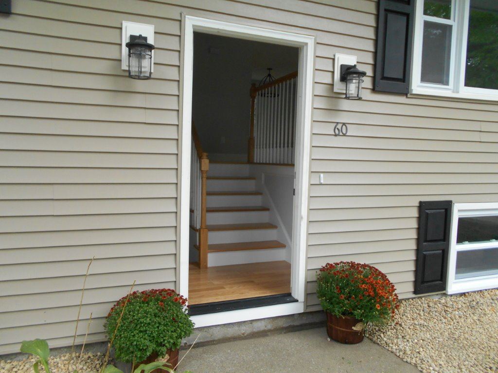 60 Wethersfield Road Nashua, NH 03062 - Photo 2 of 16