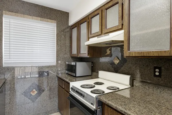 $1,500 | 20235 North 3rd Drive, Unit 8, Phoenix, AZ 85027