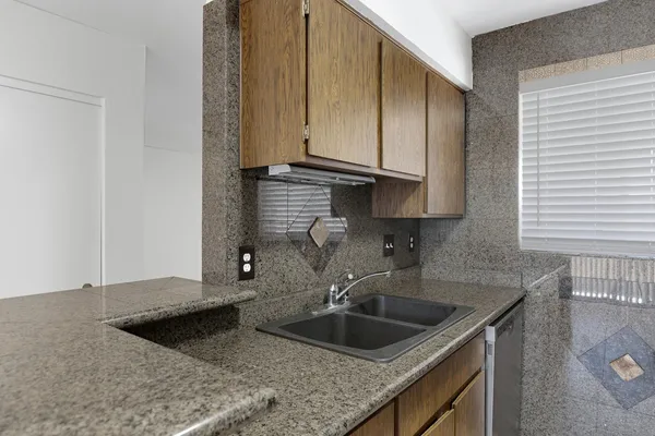 $1,500 | 20235 North 3rd Drive, Unit 8, Phoenix, AZ 85027