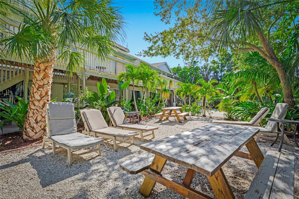 6905 Point Of Rocks Road Sarasota, FL 34242 - Photo 11 of 50