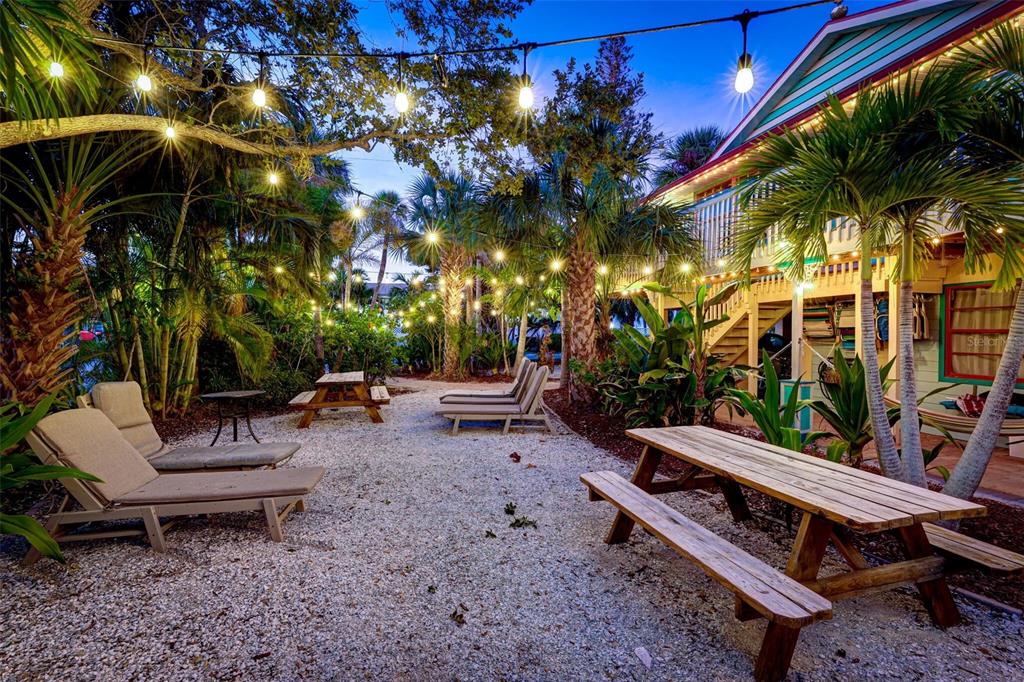 6905 Point Of Rocks Road Sarasota, FL 34242 - Photo 10 of 50