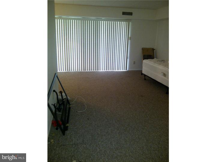 8910 Krewstown Road, Unit 114 Philadelphia, PA 19115 - Photo 8 of 21 Living Room