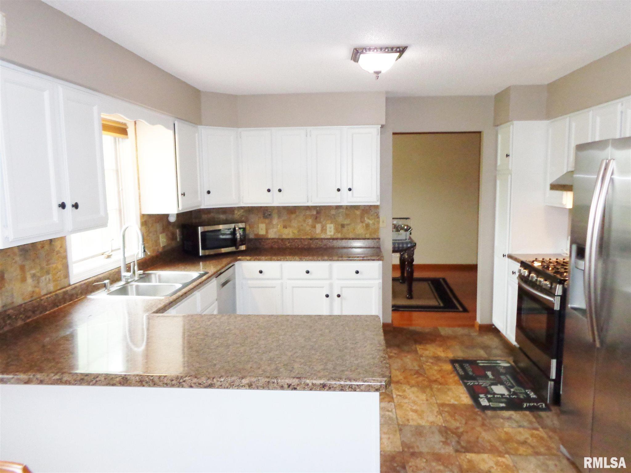 6502 North Camelot Road Peoria, IL 61615 - Photo 26 of 49 Gallery Image 26