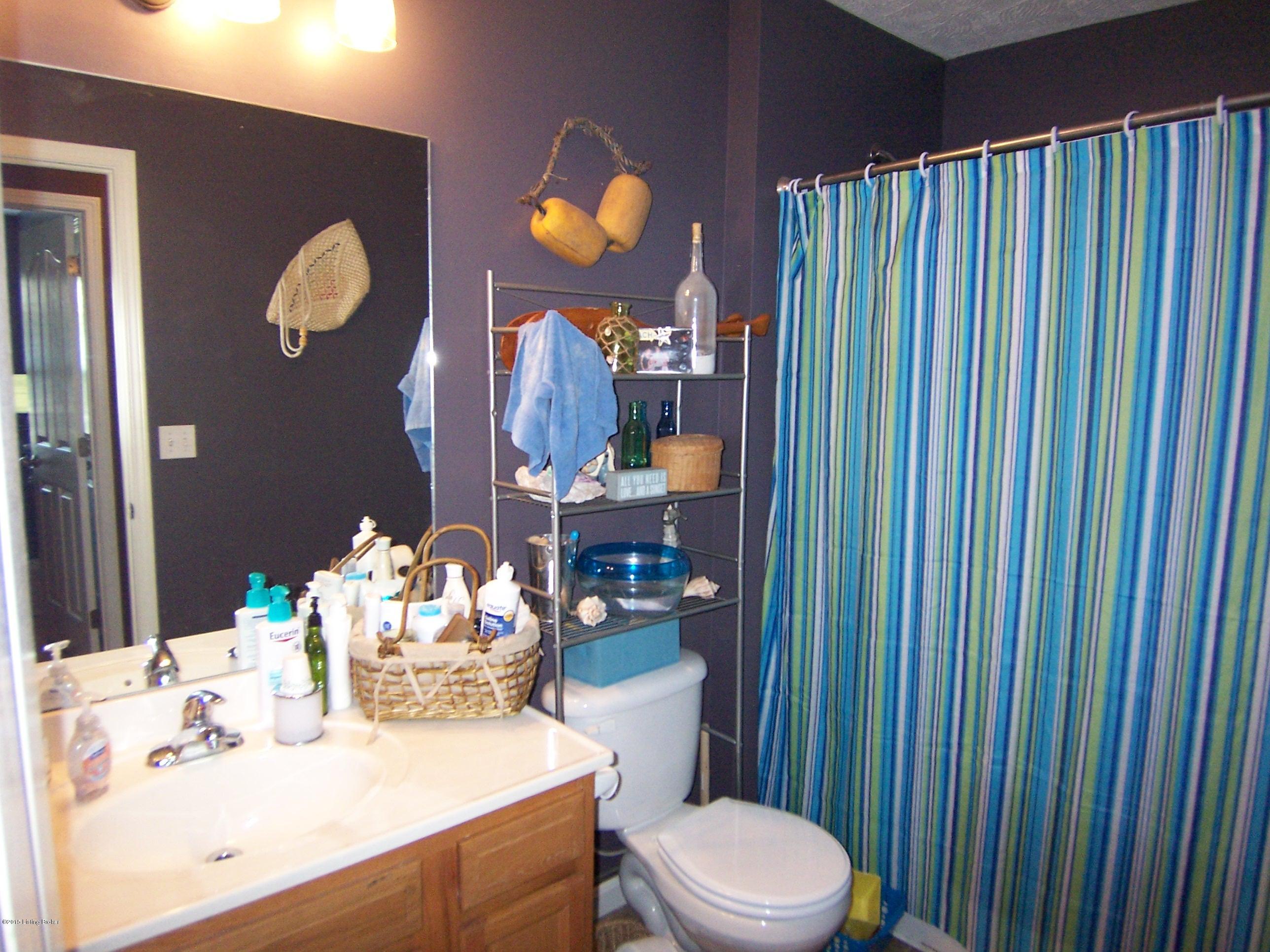 121 Madison Rae Boulevard Shepherdsville, KY 40165 - Photo 14 of 18 Hall Bath