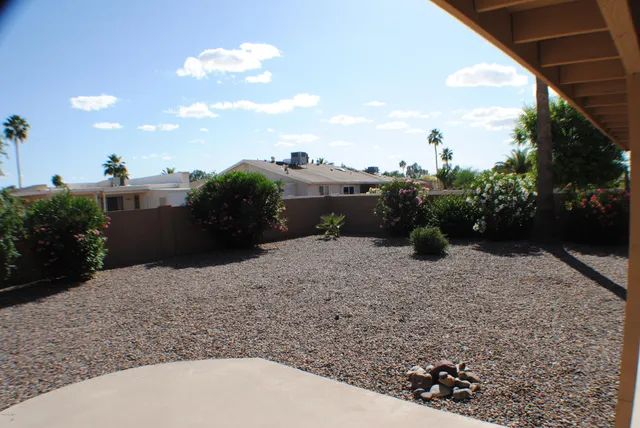 a view of a dry yard with lots of green space