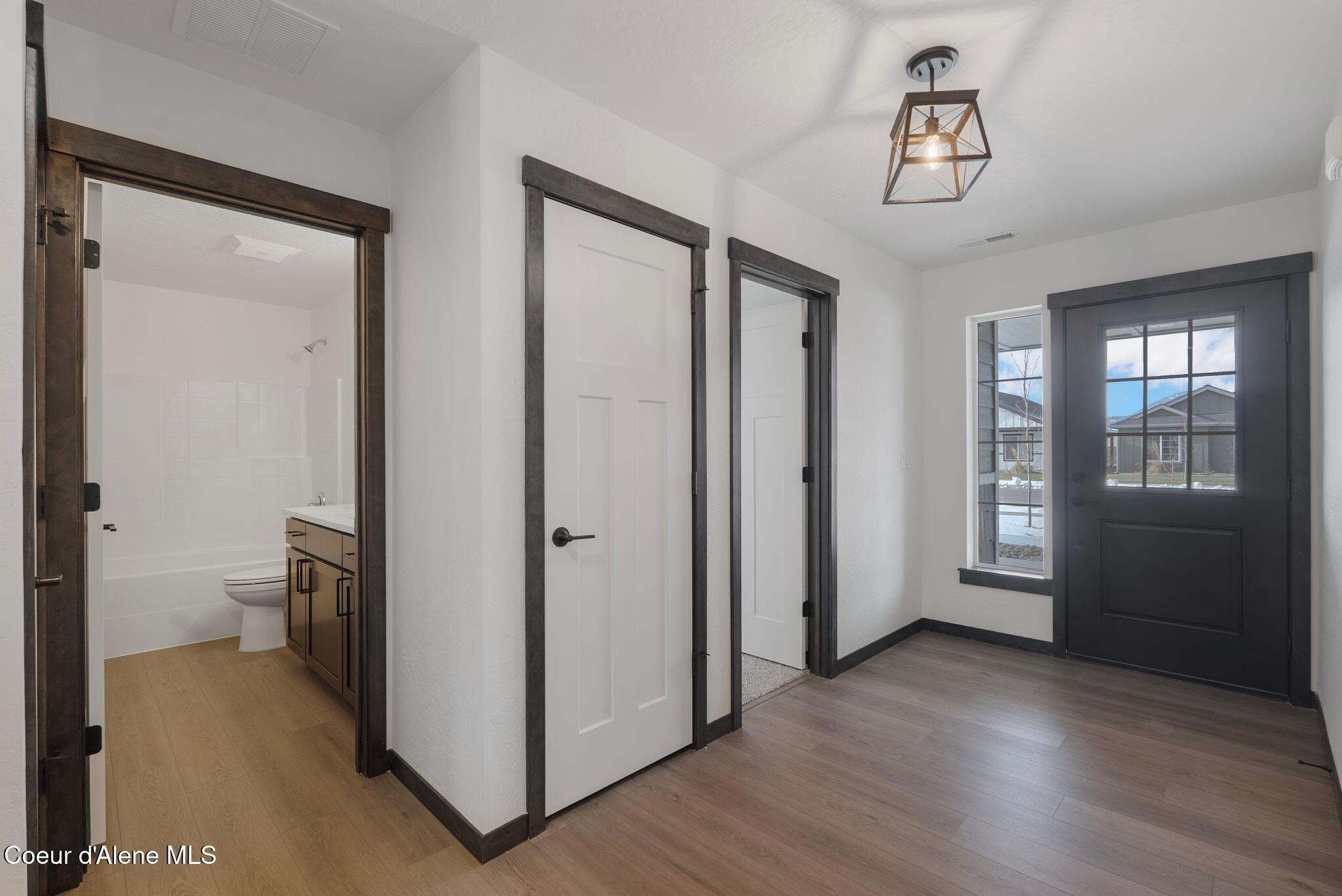 2238 Maverick Court Sandpoint, ID 83864 - Photo 5 of 42 19_DSC07015