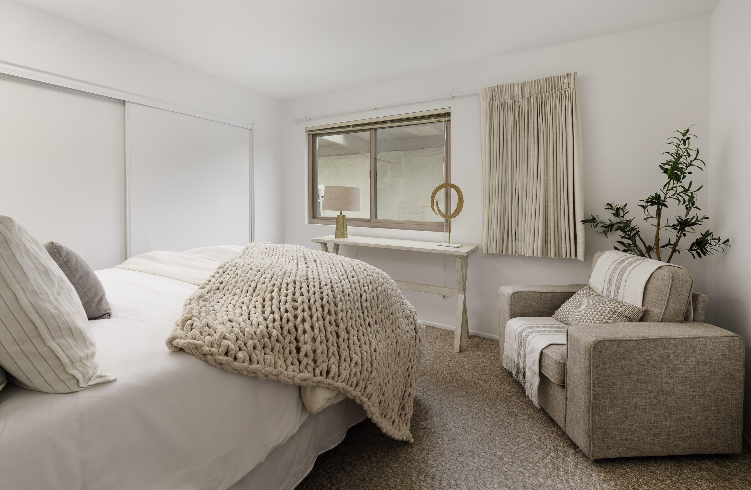 57 North San Marcos Road, Unit A Santa Barbara, CA 93111 - Photo 11 of 18 Guest Bed