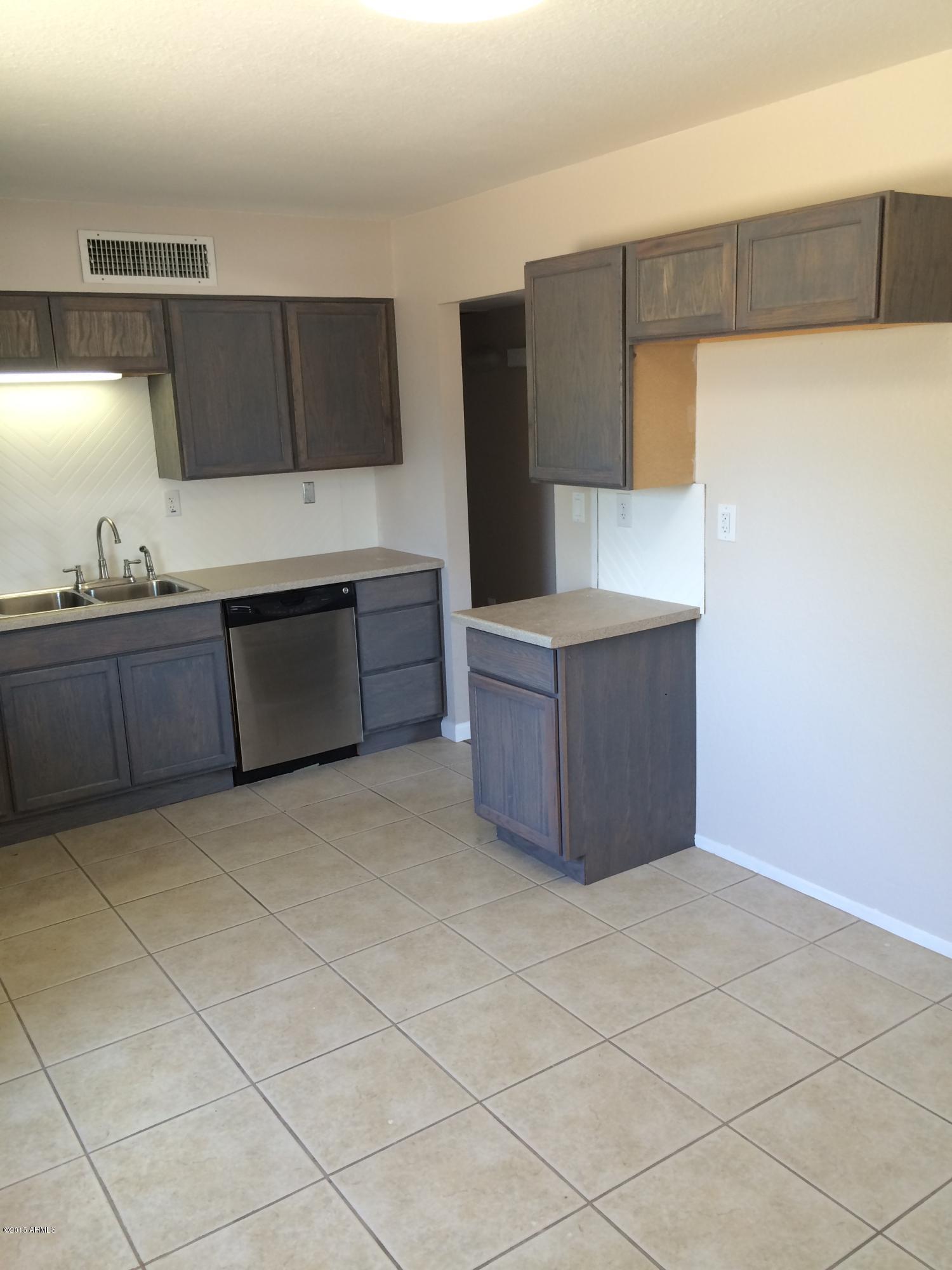 202 West Harwell Rd. Phoenix, AZ 85041 - Photo 5 of 12 IMG_1955