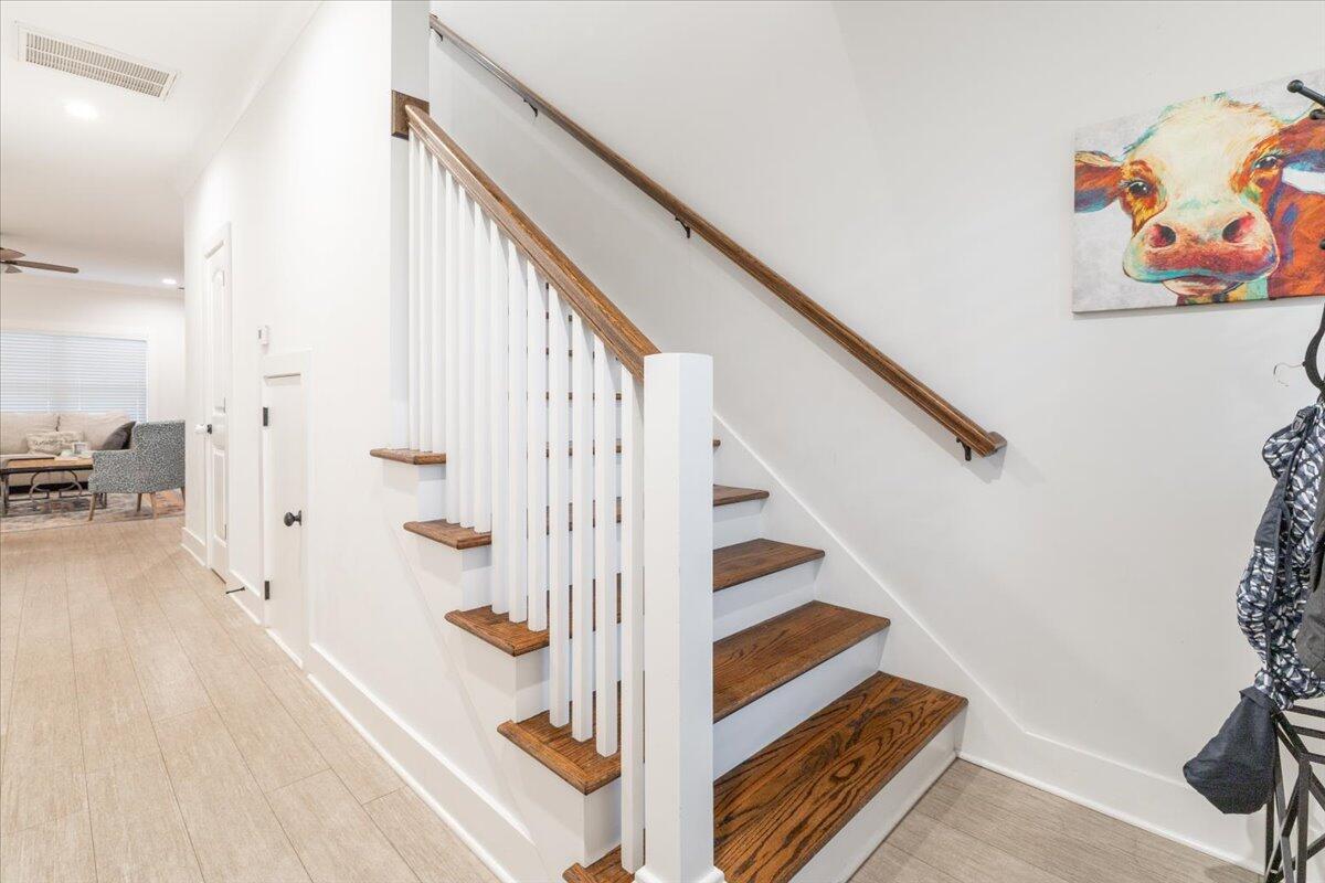 5386 Reneau Way Chattanooga, TN 37412 - Photo 12 of 27 Stair