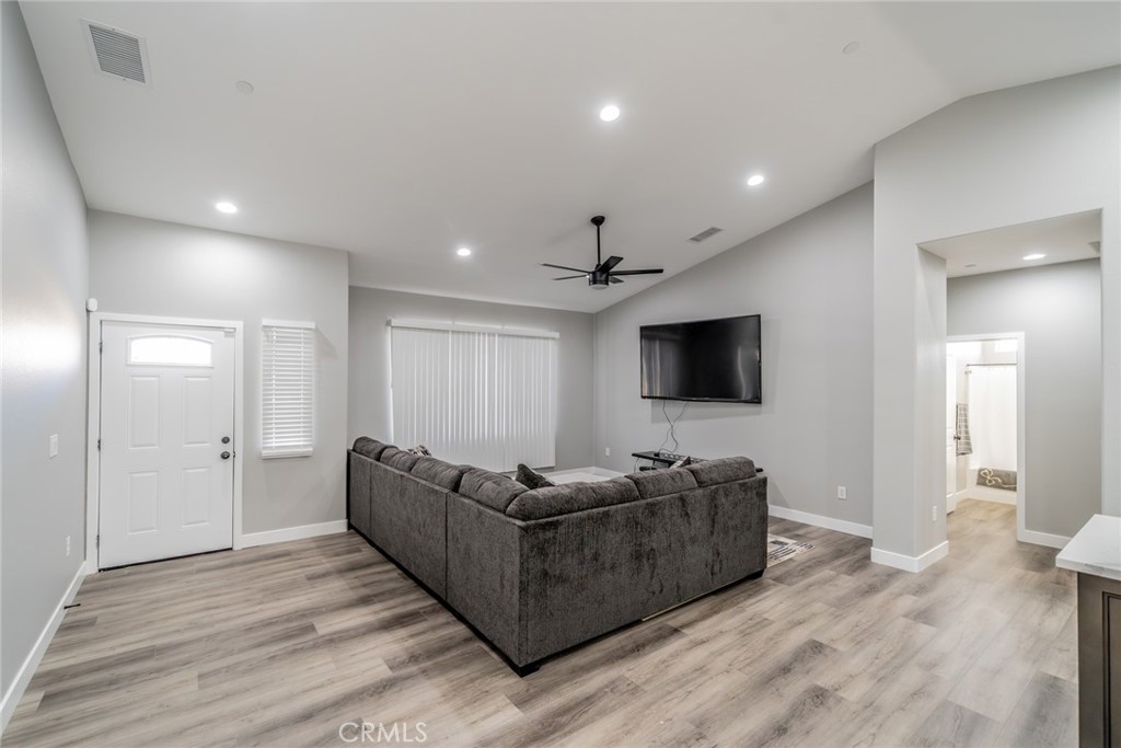 11515 Mariposa Road Hesperia, CA 92345 - Photo 4 of 33