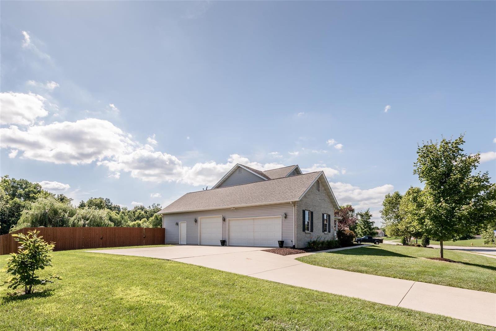 299 Kings Ridge Boulevard O'Fallon, IL 62269 - Photo 3 of 69