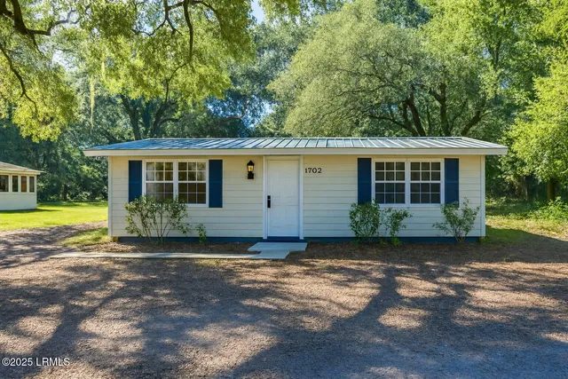 $1,500 | 1702 Lafayette Street, Beaufort, SC 29902