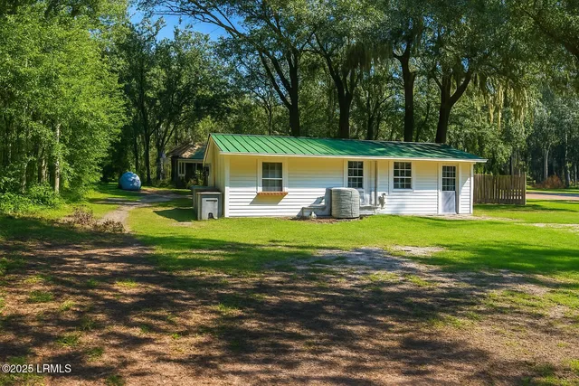 $1,500 | 1702 Lafayette Street, Beaufort, SC 29902