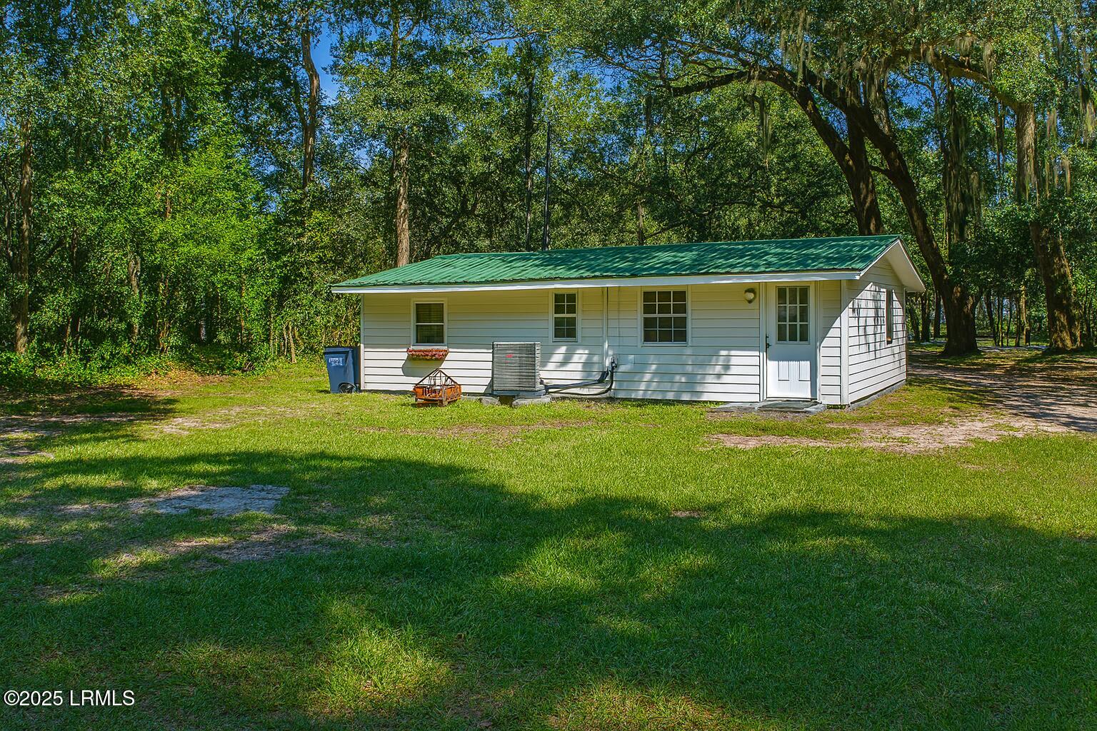 1702 Lafayette Street Beaufort, SC 29902 - Photo 5 of 18 ChatGPT Image Nov 16, 2025, 11_24_53 PM